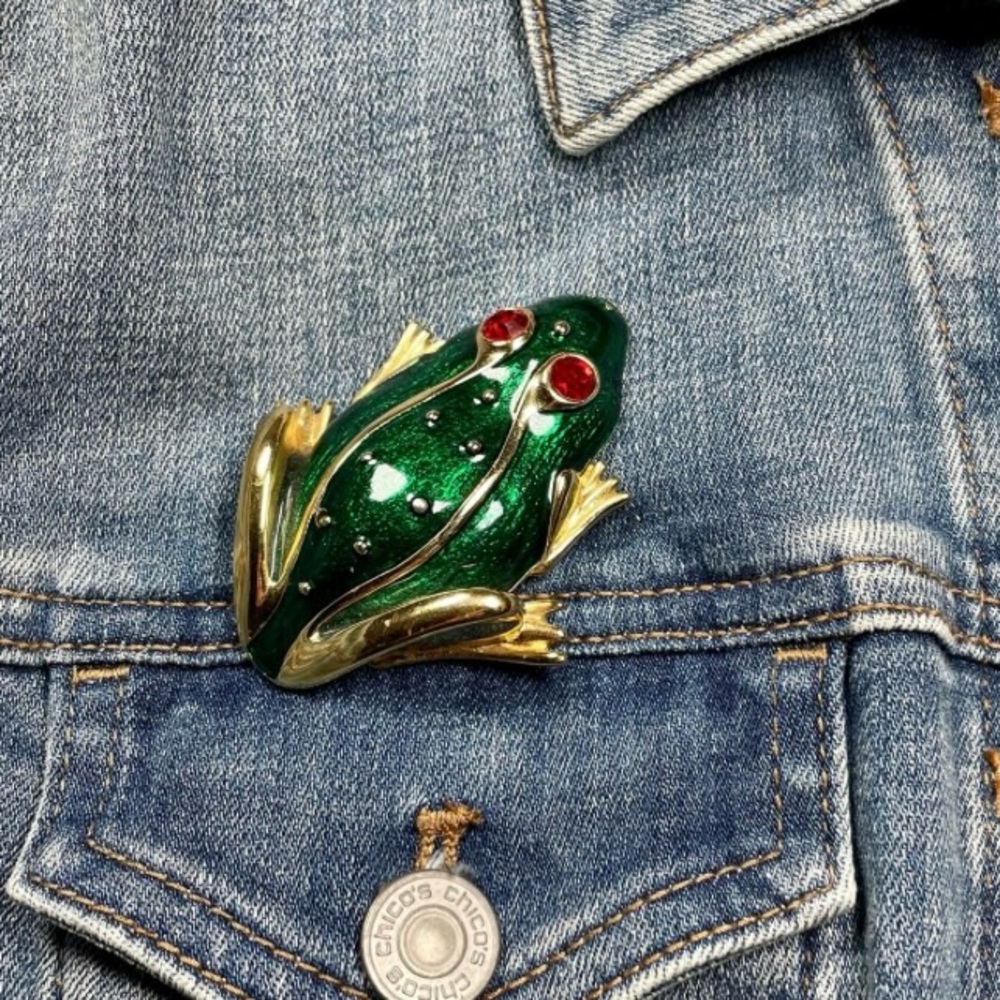 Vintage Tree Frog Brooch with Crystal Eyes!!